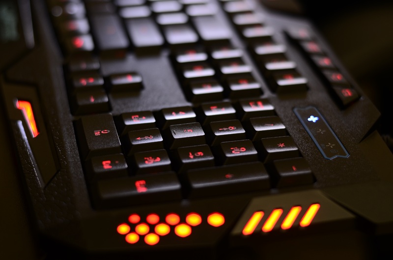 keyboard-technology-black-backlight-buttons-games-593979-pxhere.com