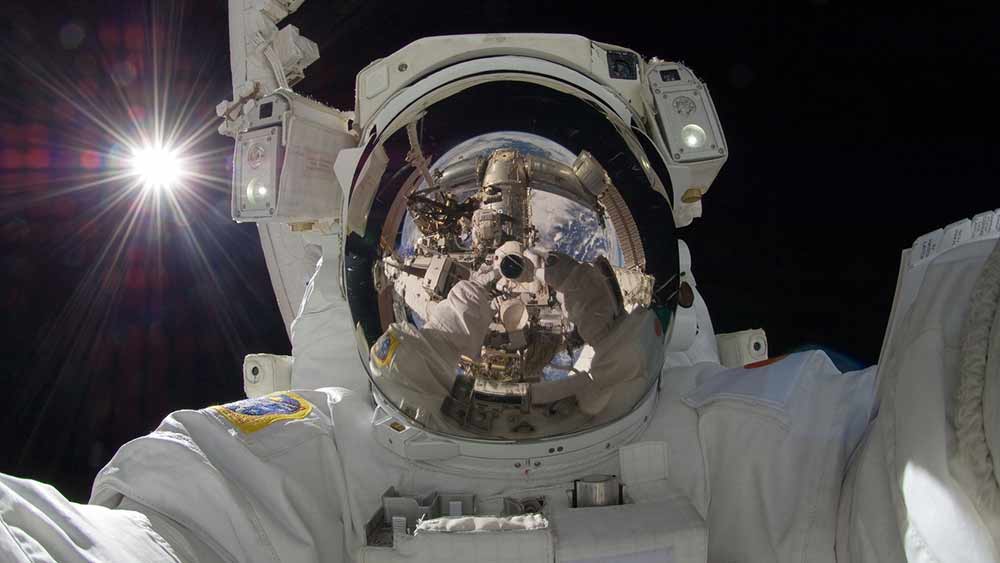 suit-cosmos-reflection-vehicle-space-floating