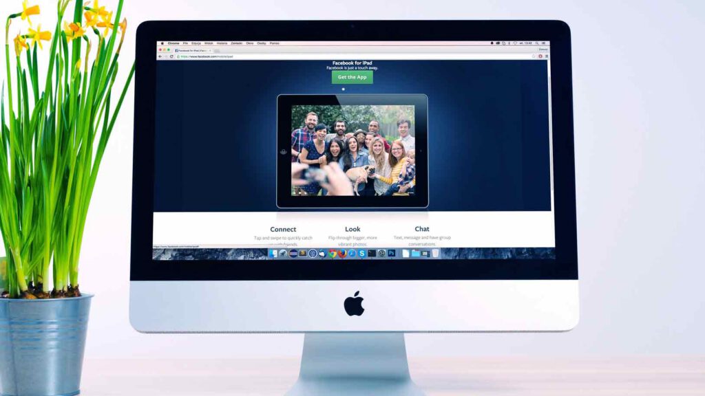 desk-computer-screen-apple-technology-advertising-web