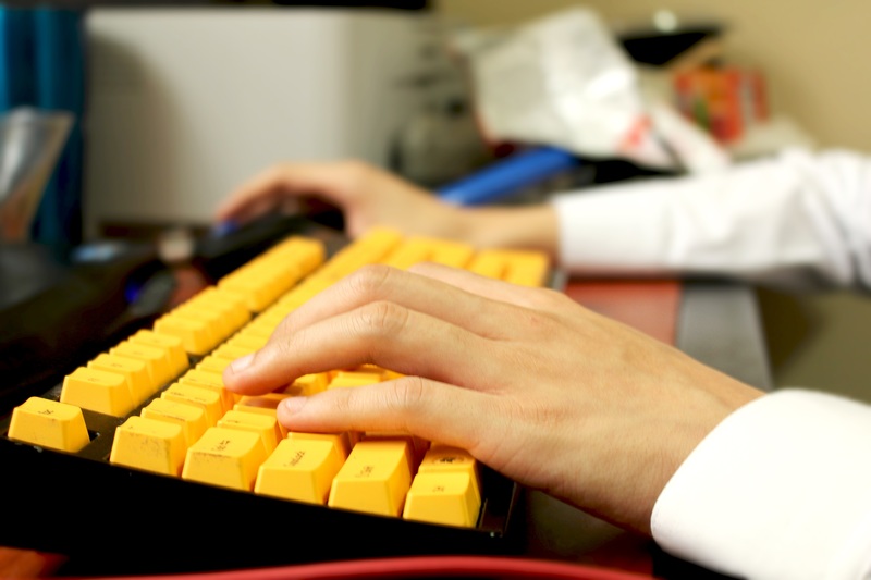 laptop-computer-writing-hand-keyboard-technology-879874-pxhere.com